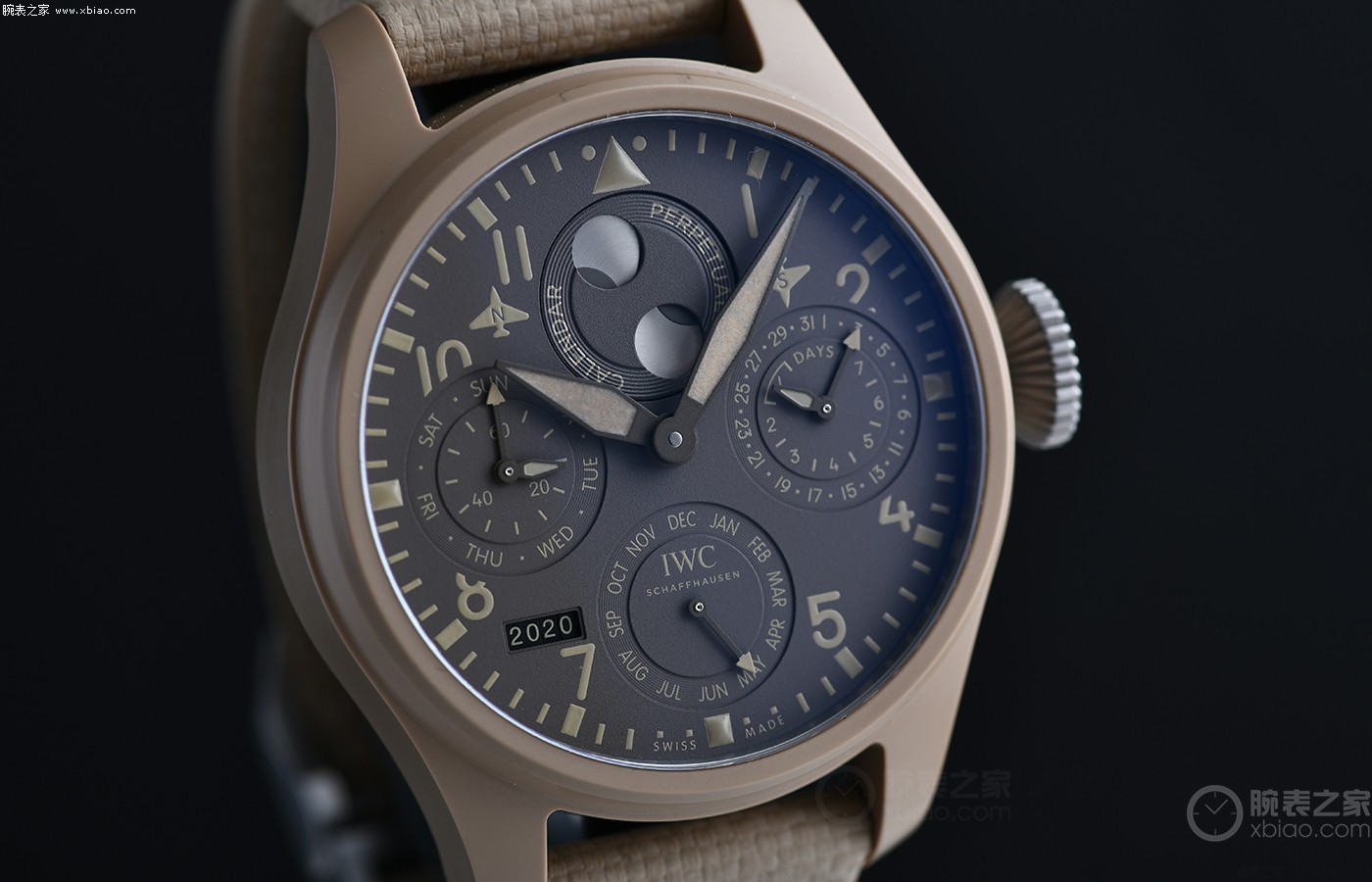 沙色陶瓷 品鉴万国飞行员"莫哈维沙漠"特别版万年历腕表