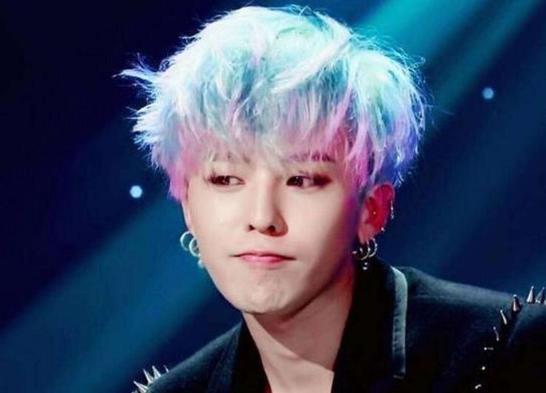 杜海涛曾给他下跪,baby看到他蹲地落泪 10月25日,韩国顶流歌手权志龙