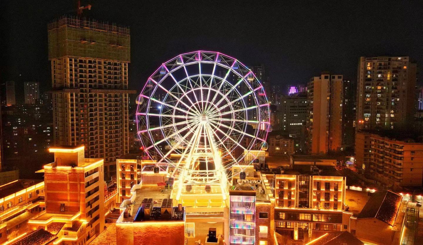 中国第一个把摩天轮修在屋顶上的老街,陈旧却有年代感,太有特色