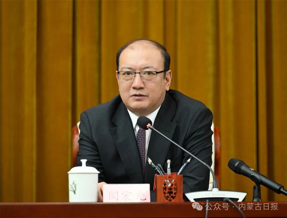 全国人大代表闫宏光回答新华社记者提问.