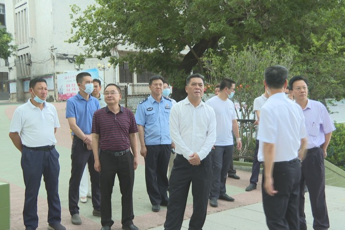 刘学深检查指导高考安全工作