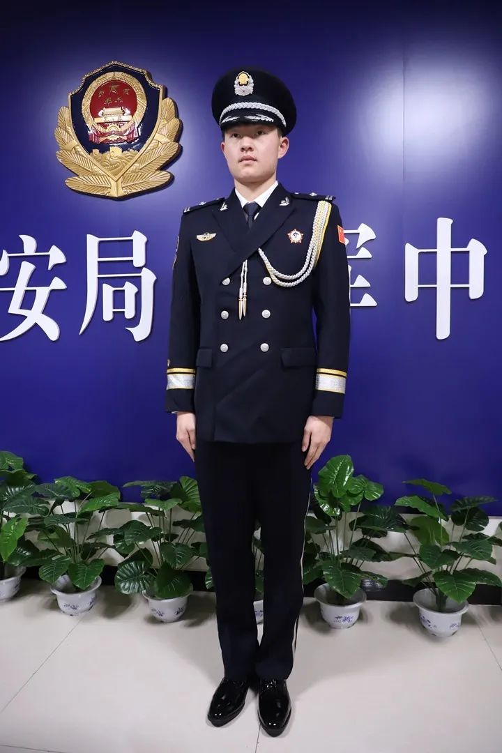 中国警察新式礼服图片