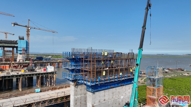 顶烈日战高温 中建莆田公路联十一线项目施工建设忙