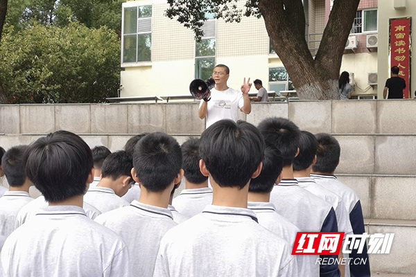 株洲市第十三中学校服图片