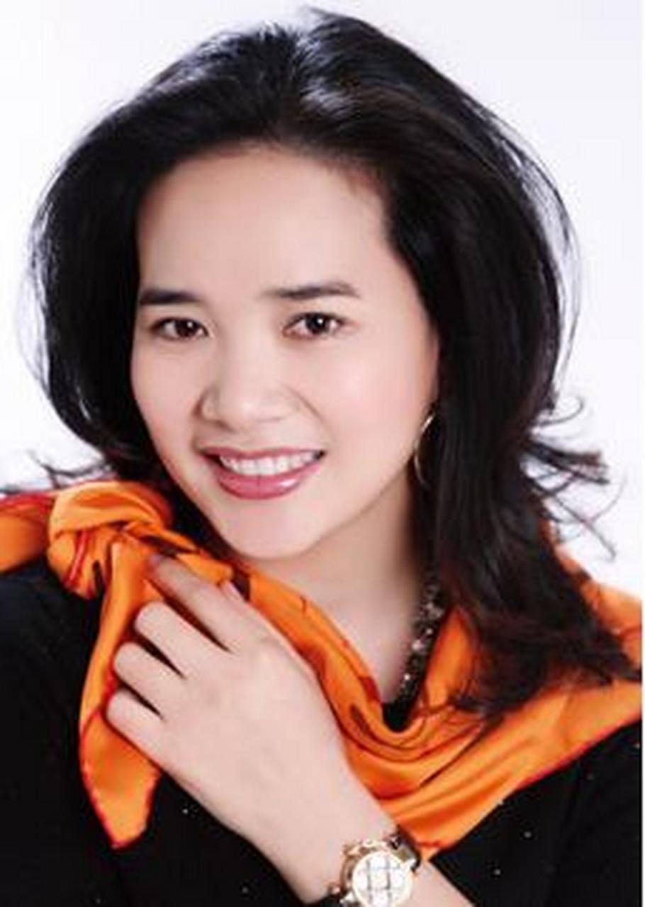 刘朝霞,女,广东梅州人,深圳第一健康医疗管理有限公司董事长,深圳朝霞