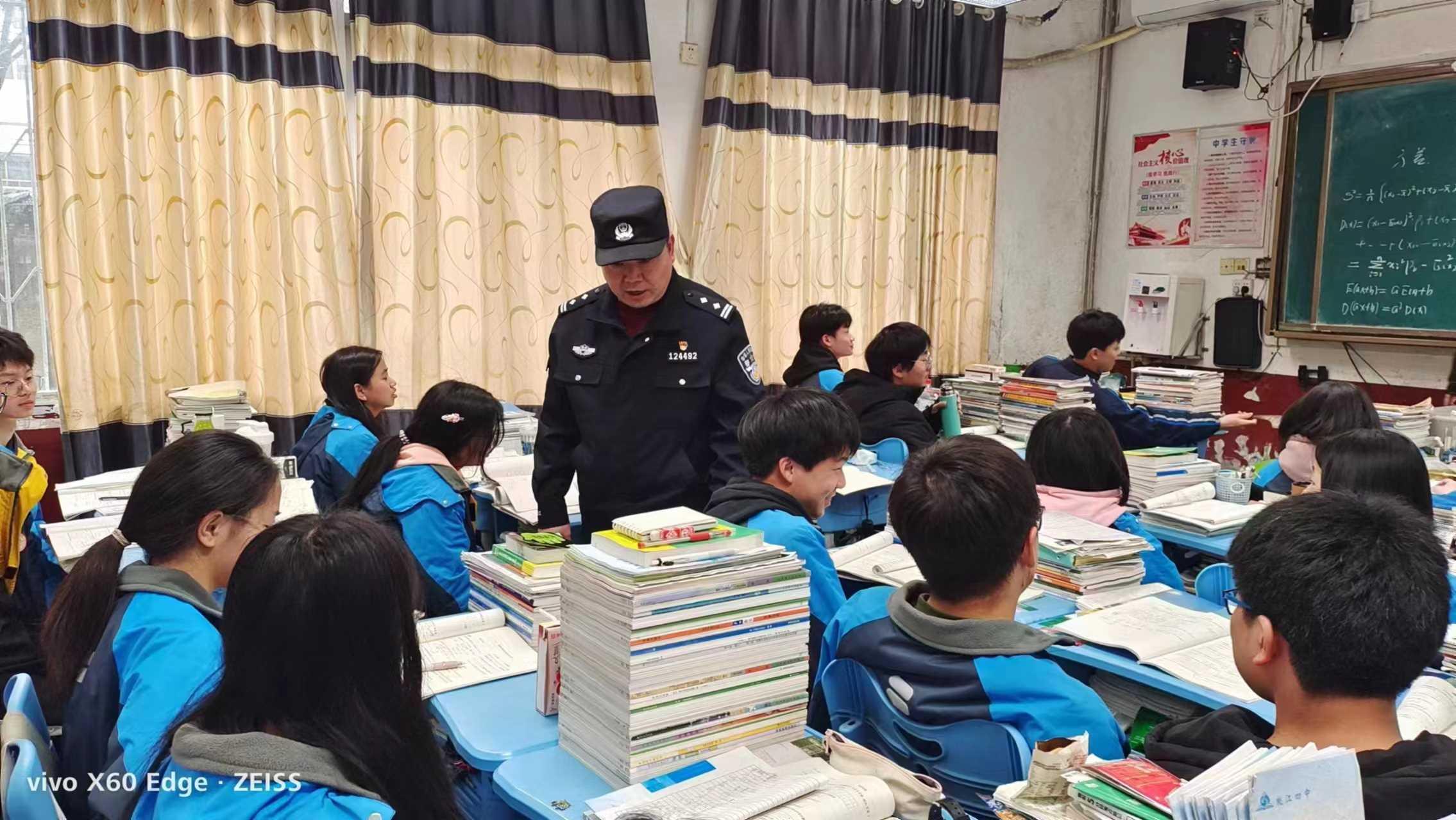 桃江四中:排查管制刀具 保障校园安全