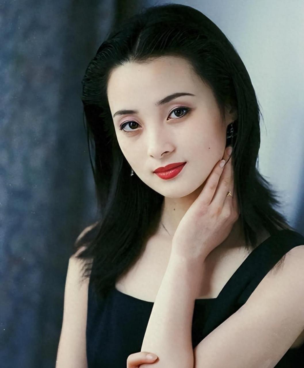 当小三成瘾,在剧组坐导演大腿" 谈戏",玩够后找陈建斌"接盘" 蒋勤勤是