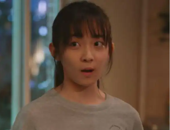 《警察荣誉》中,陈佳佳遭遇继父欺负,作为生父,老陈觉得很无能