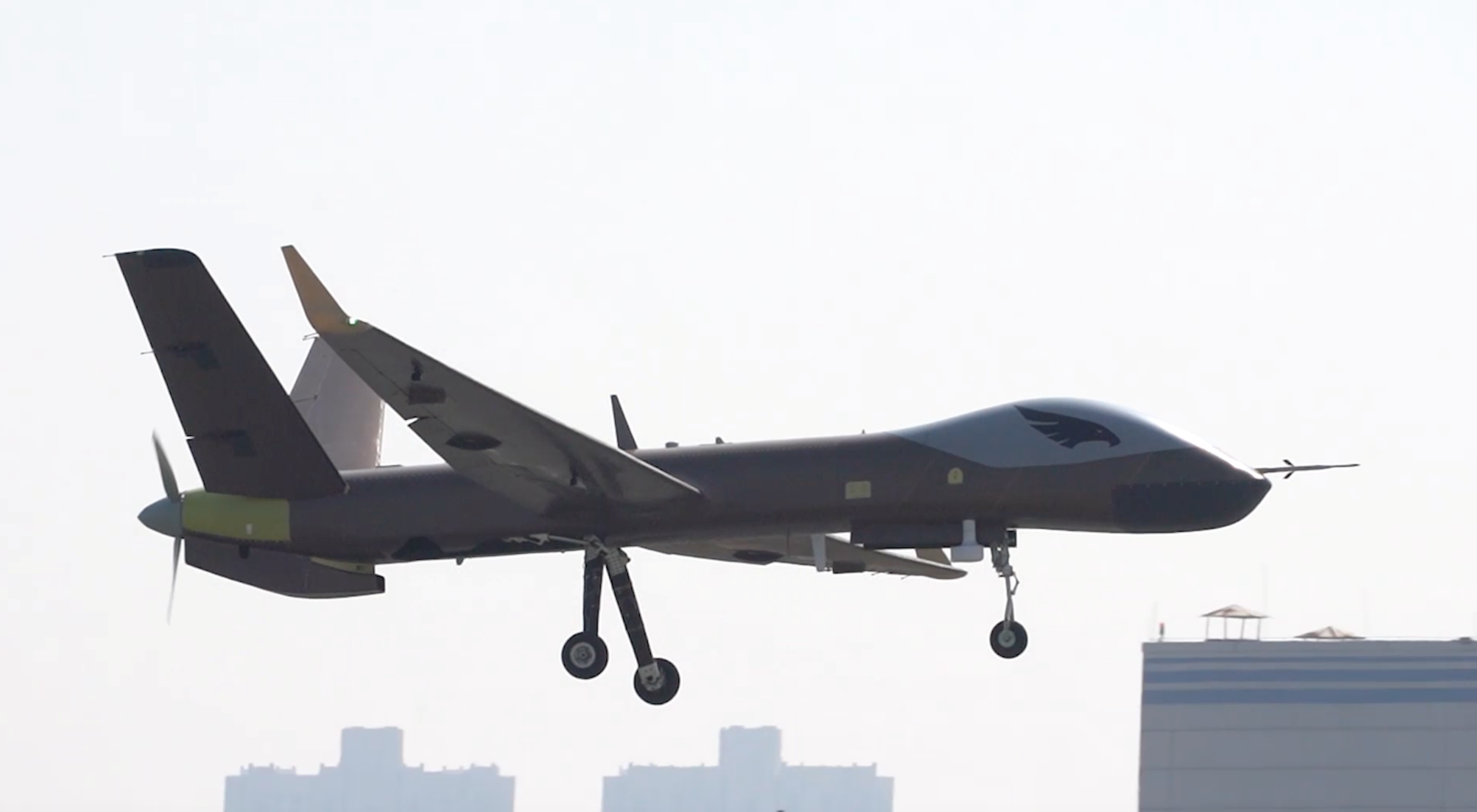 首次!全复材大型无人机翼龙-1e亮相中国航展