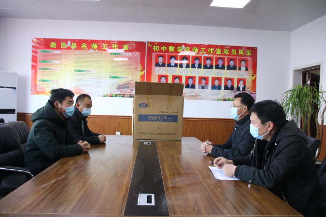 暖心!爱心企业为鹿邑县老君台中学捐赠5000只医用口罩