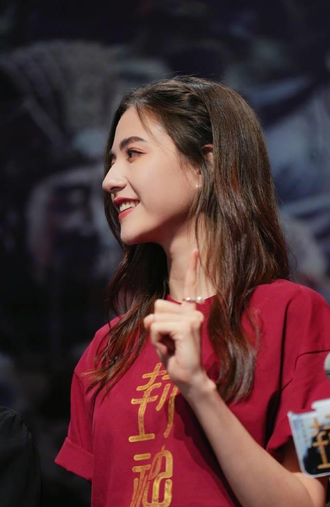 "苏妲己"娜然袁泉靓丽合影!混血美女身材曼妙太妖艳