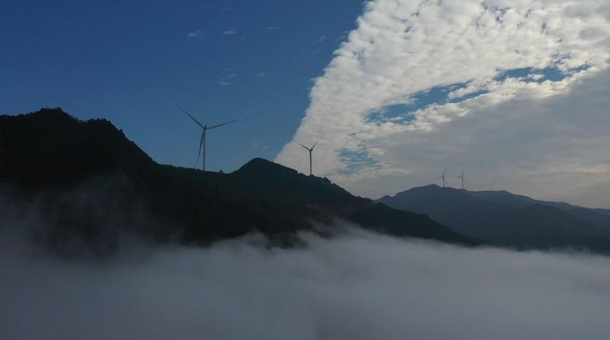 江華界牌鄉風電場:雨後雲海似仙境