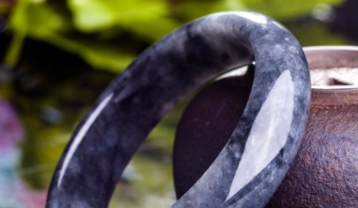 翡翠乌鸡种有什么寓意?