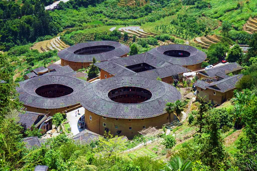 福建最神奇的圆形土楼,倾斜度胜过比萨斜塔,东歪西斜700年不倒