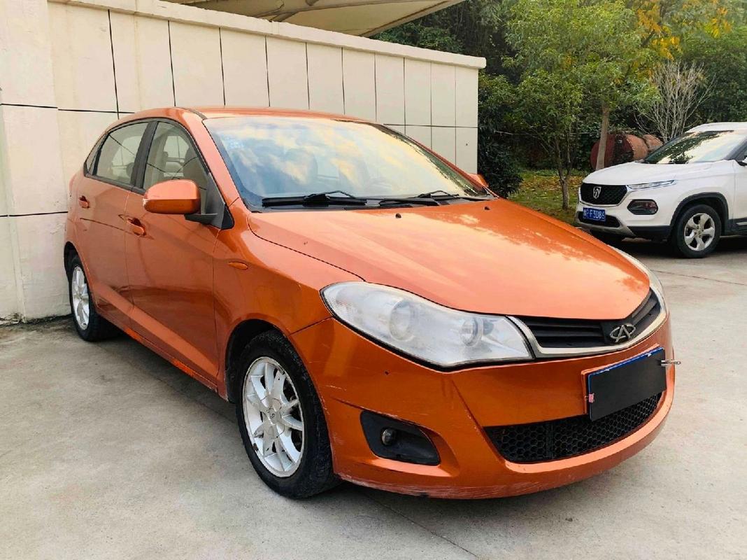 奇瑞风云2三厢2011款锁车之后为什么后灯一直亮?