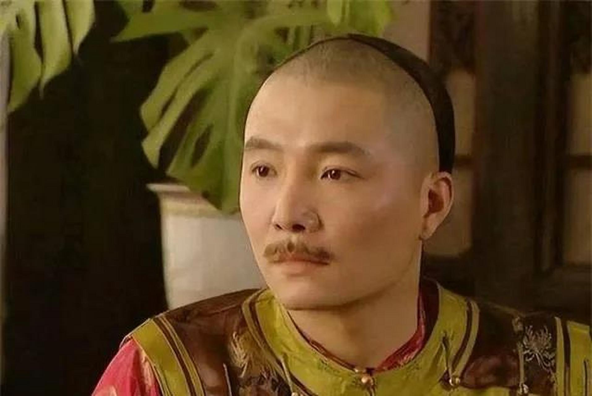 1722年,雍正强行,将弟媳舒舒觉罗氏纳入后宫.