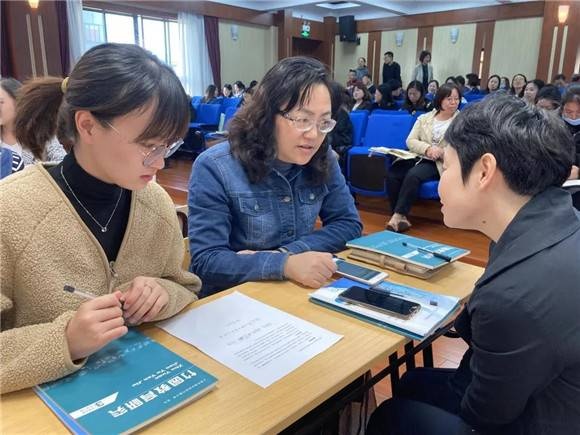 「浦东」竹园小学:从理论学习中起步 在日常教学中反思-记学校沪东