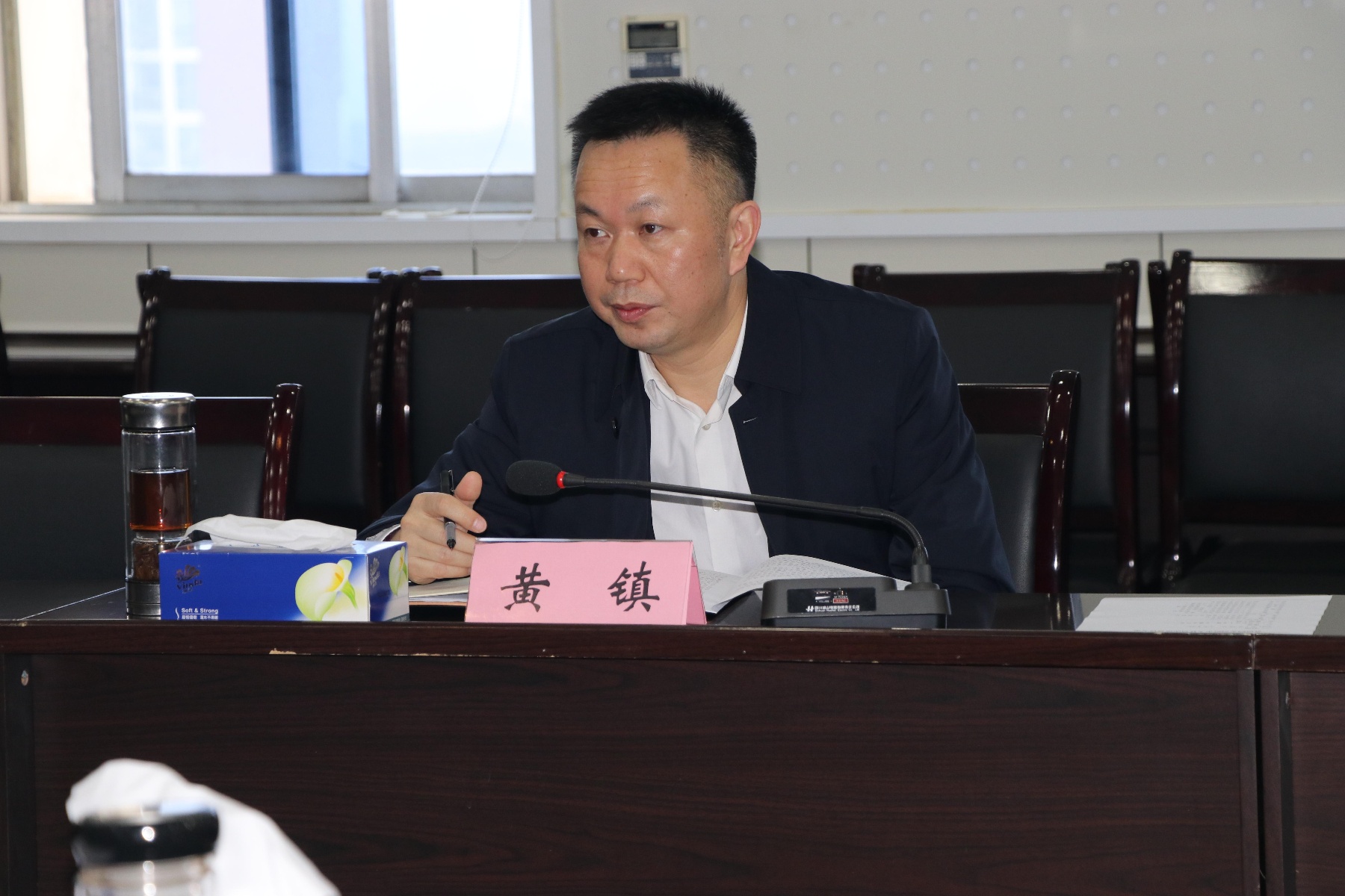 黄镇同志到市人社局调研