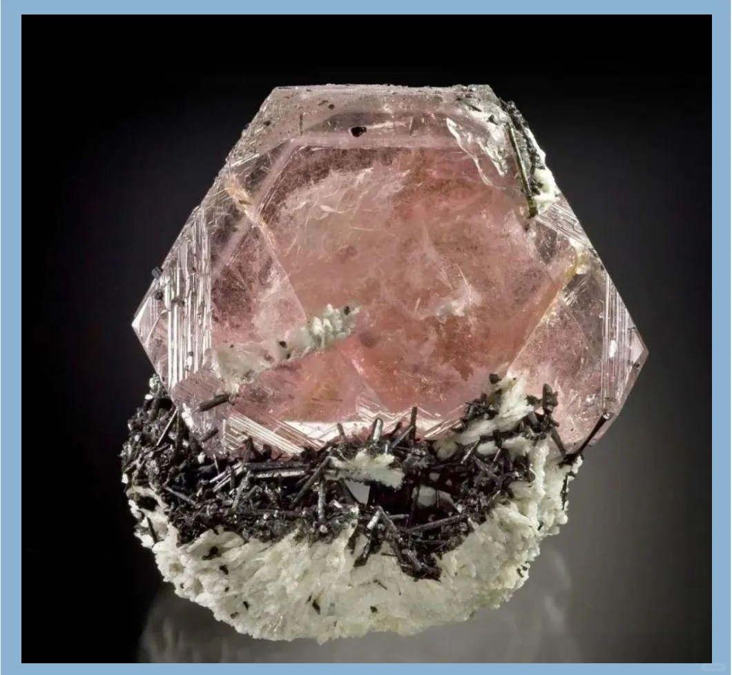 探索多彩宝石原石,感受大自然的神奇创造力