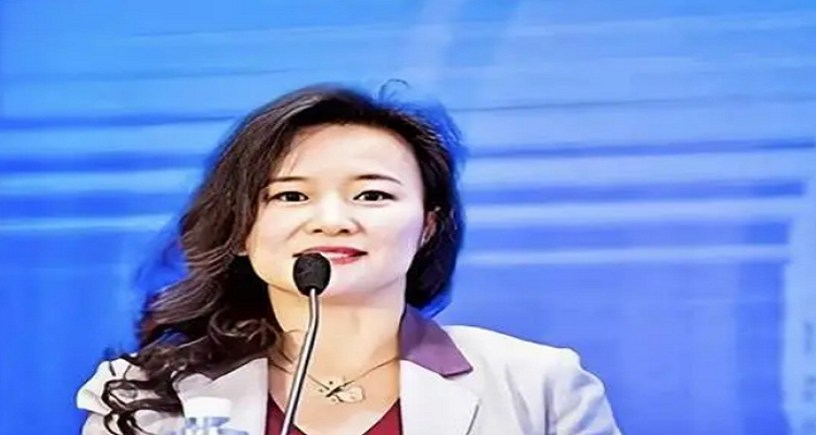 央视主持人成蕾口误说了什么