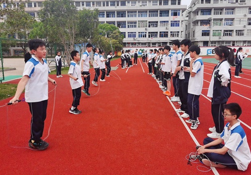 瑞安市湖岭镇中学举办第一届"校园吉尼斯"跳绳比赛