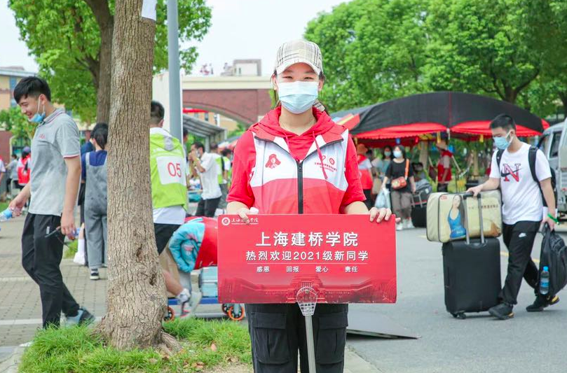 核酸检测,入学登记,物资领取……来看建桥学院开学第一天