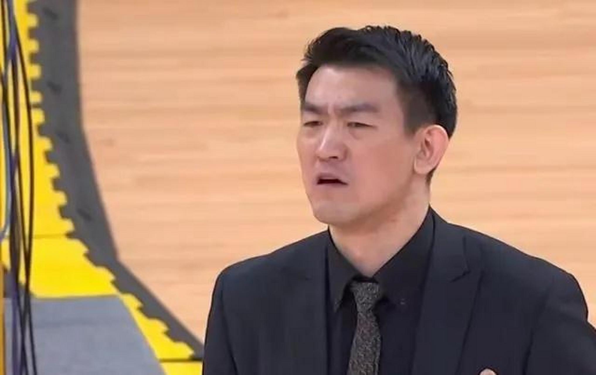 因为放虎归山酿下大错,加上沈梓捷和胡金秋两位内线意外伤停,深圳