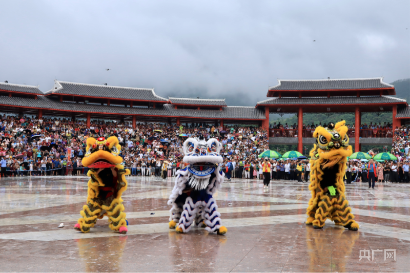 广西环江举办毛南族分龙节活动 "非遗 旅游"激发文旅新动能