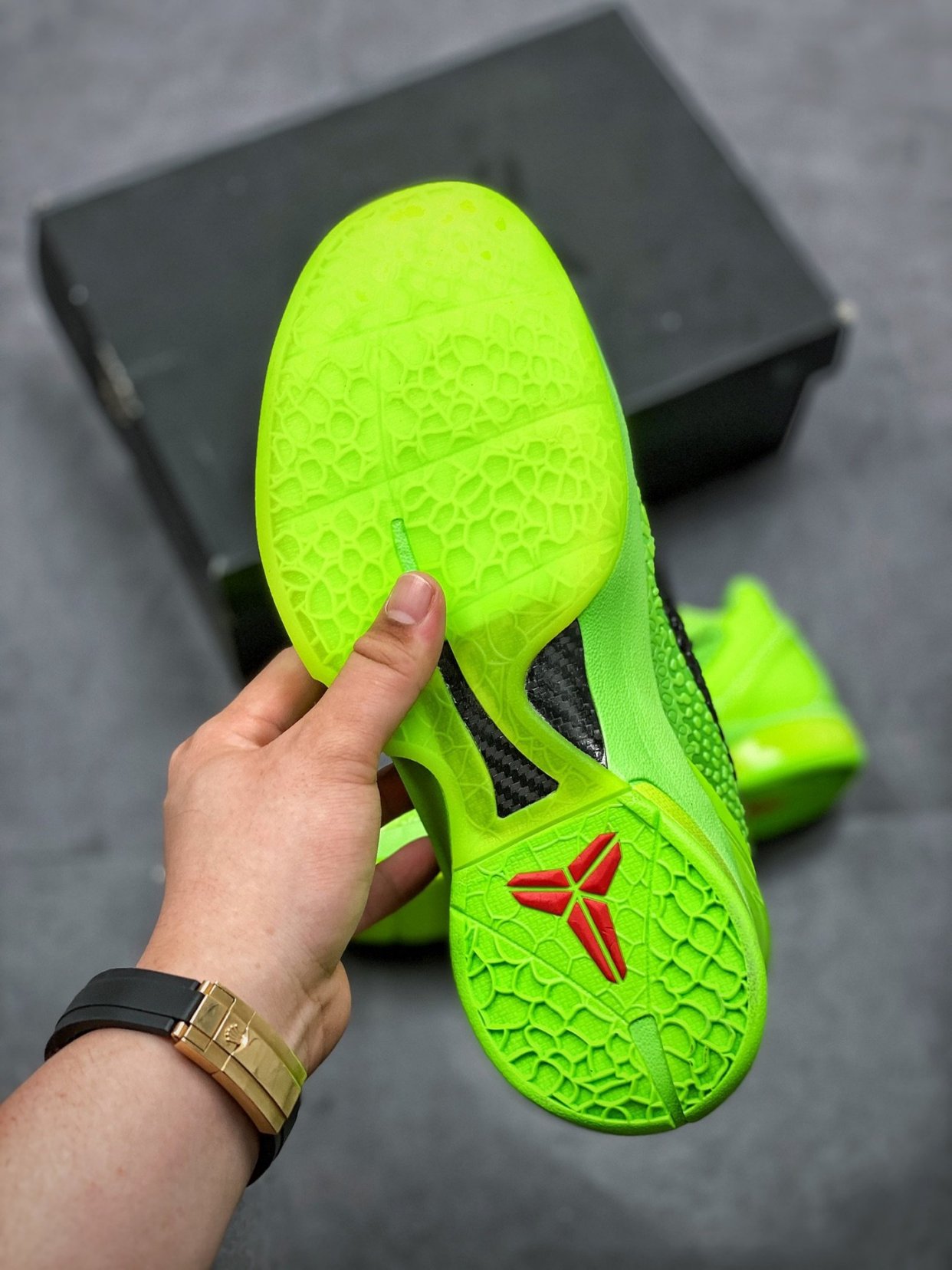 要想生活过得去,脚底总得带点绿!耐克kobe 6青蜂侠配色开箱测评