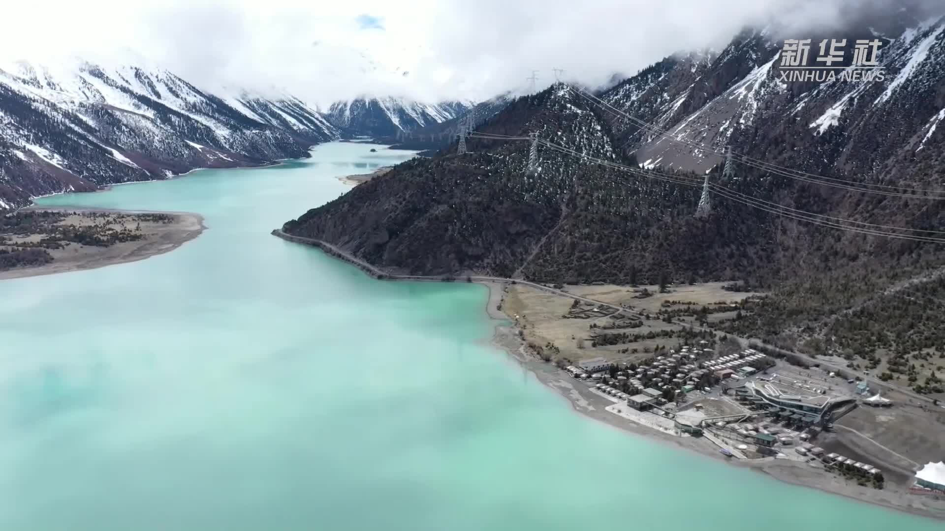 西藏:鸟瞰冰雪然乌湖