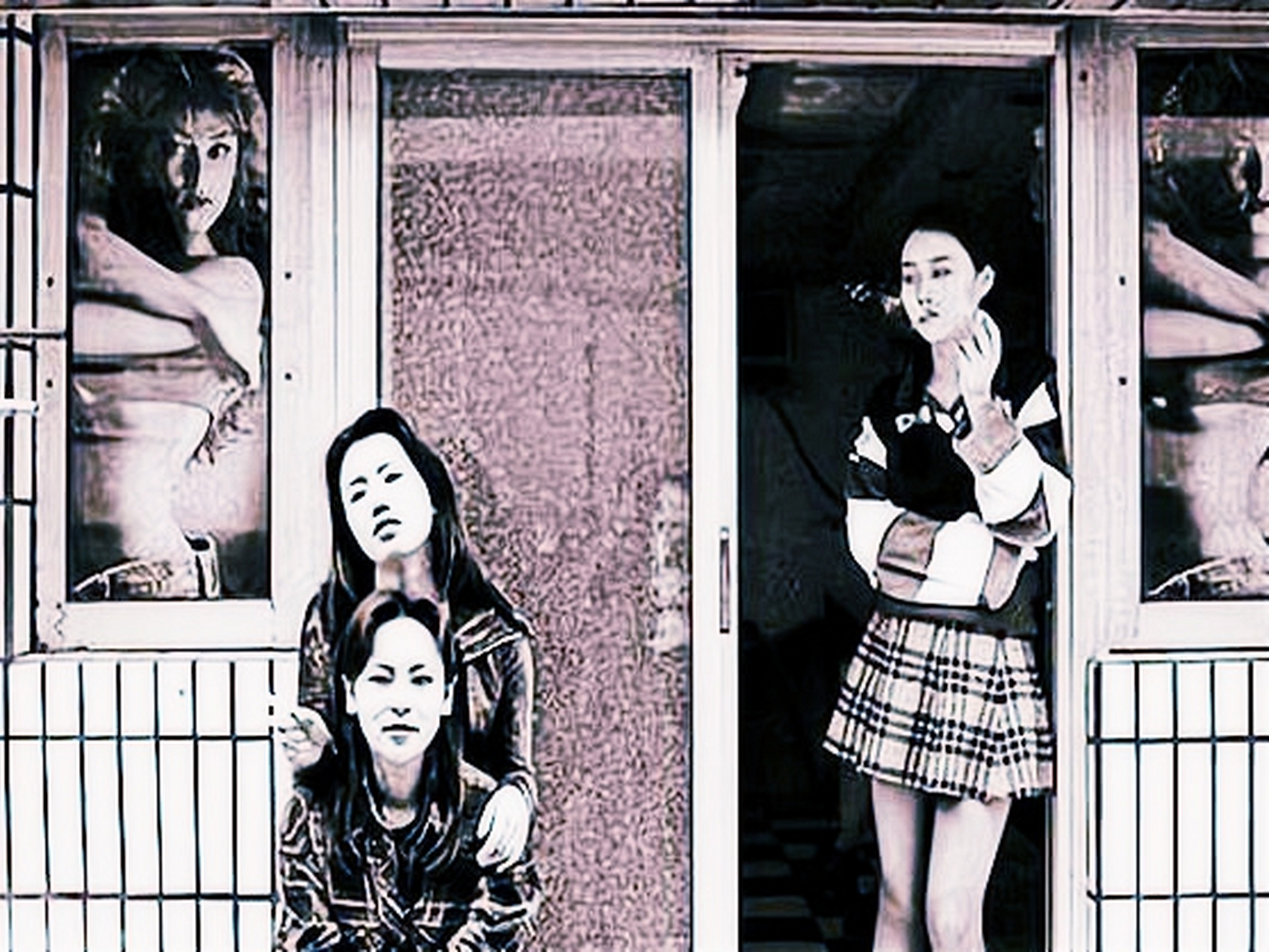 九十年代东莞一家发廊九十年代东莞一家发廊,一位年轻漂亮的姑娘坐在