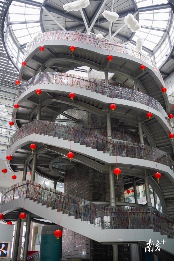 专访|李东来:让读者对"图书馆巴别塔"产生无限想象