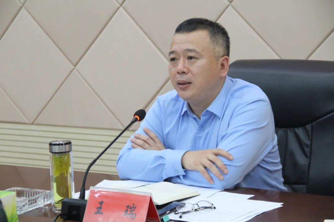 8月31日,洛宁县委副书记,代县长王瑞组织召开教育工作座谈会.