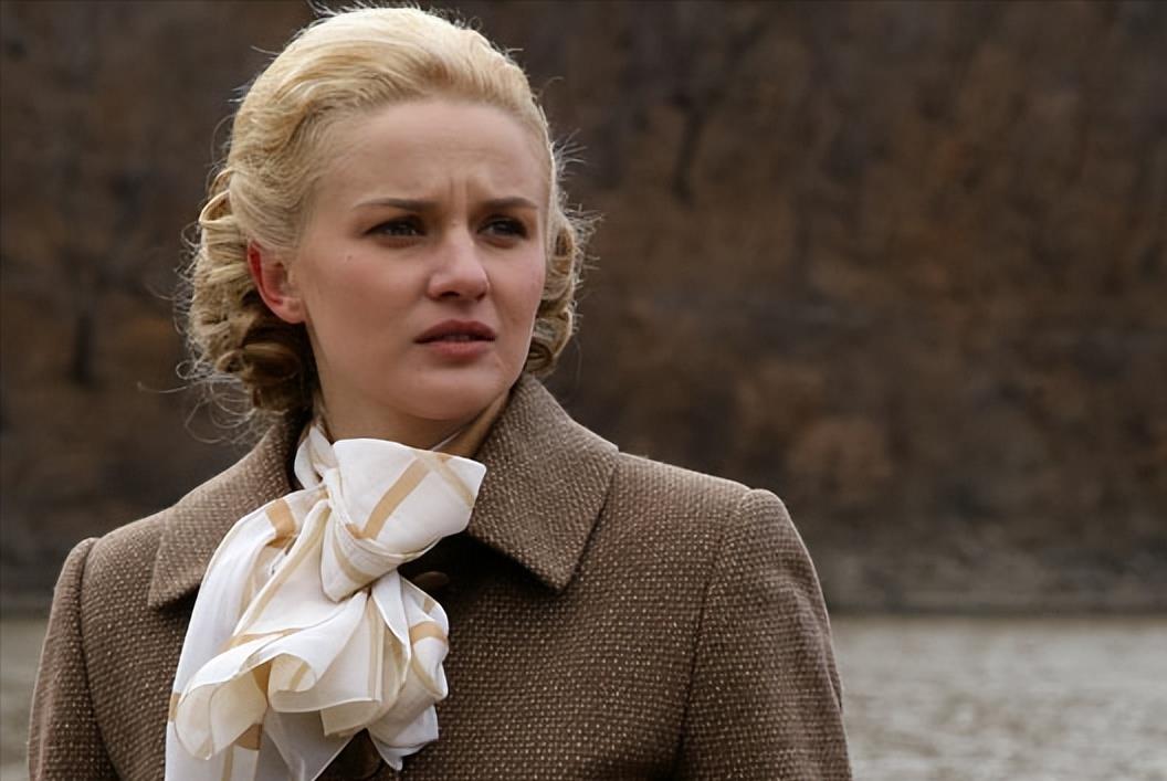 女演员"娜塔莎"愿为国捐躯,网友期待你平安归来