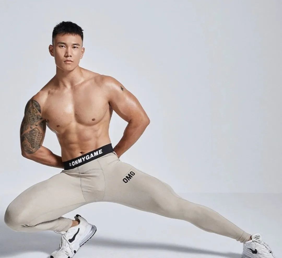 和樊野合拍过的这枚厦门肌肉教练,腿也太粗了