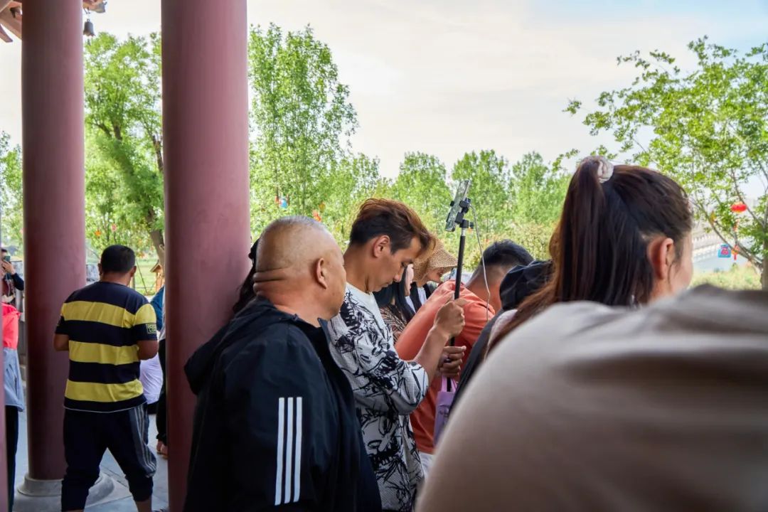 郭有才直播现场 那些渴望摆脱打工命运的年轻人