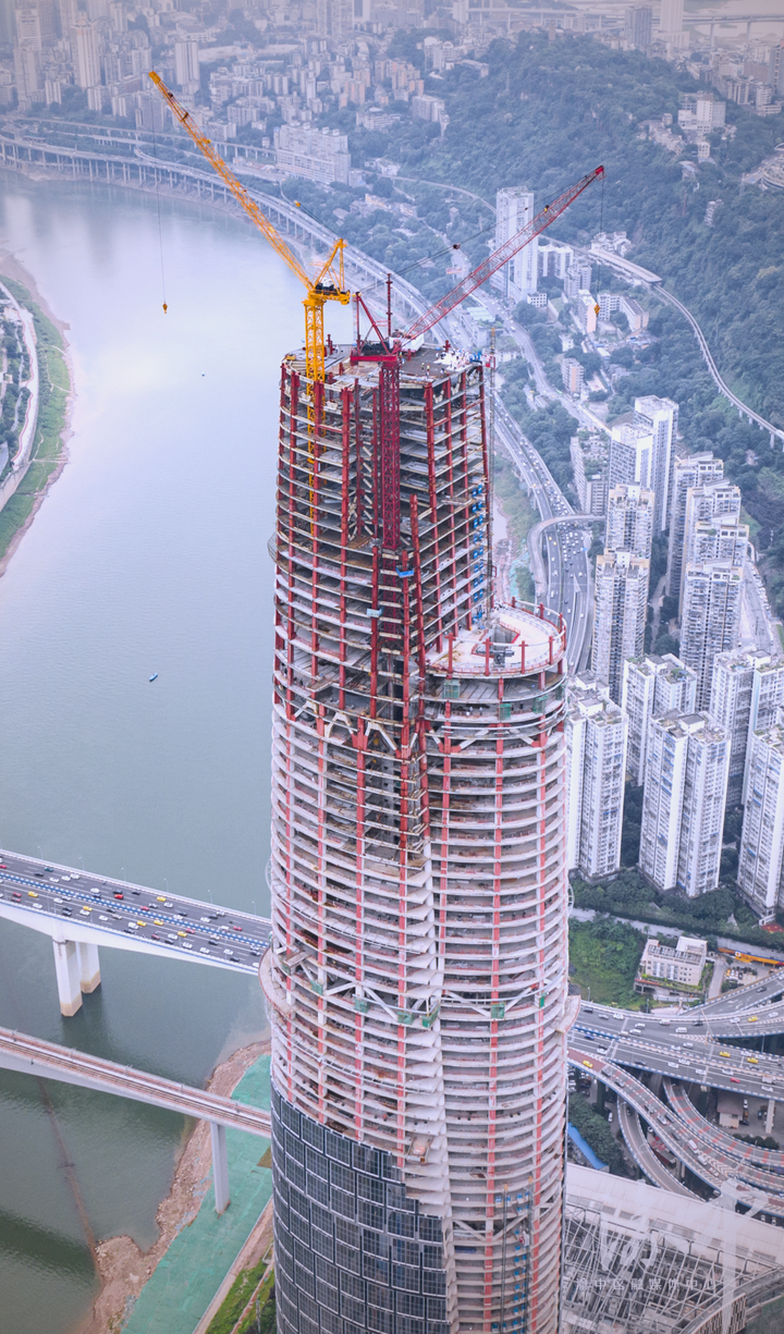 重庆陆海国际中心封顶,中建三局创建筑新奇迹