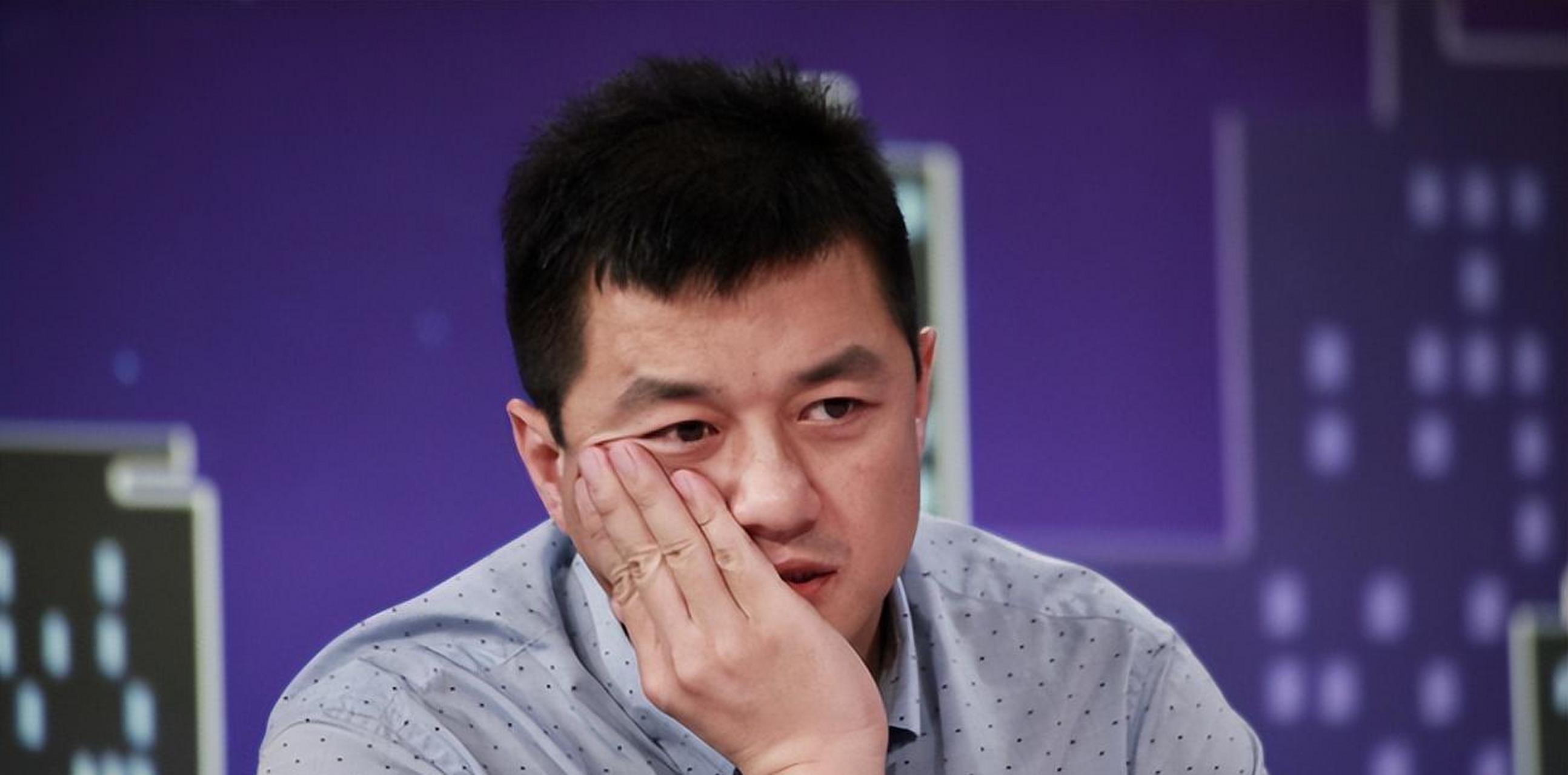 李亚鹏作为知名的演员,自从和王菲离婚后,名声便一落千丈,唯一能让她