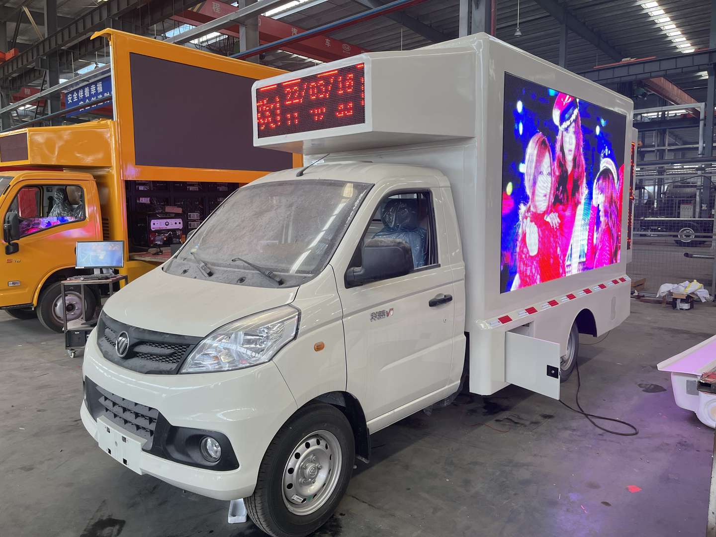 小型蓝牌流动led彩屏电子屏广告宣传车 街道品牌推广舞台车