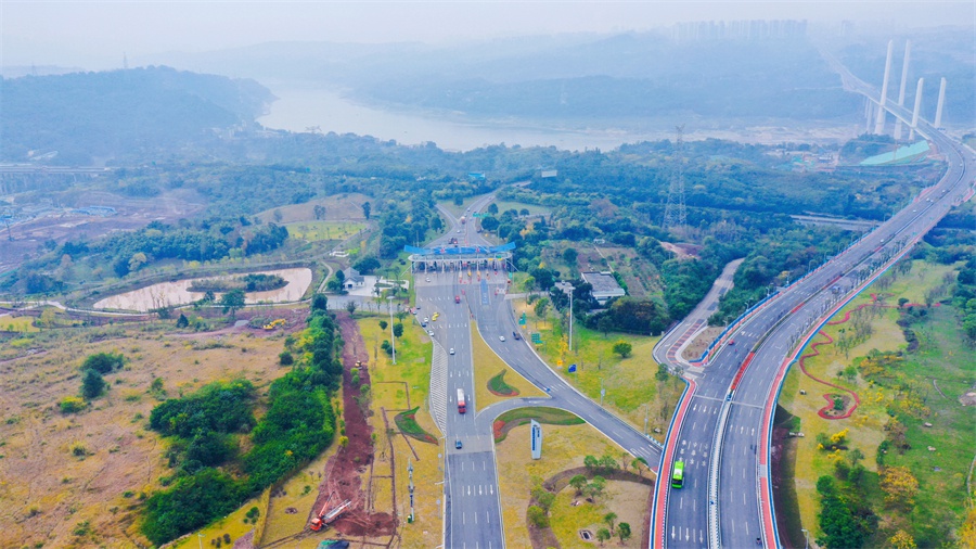 两江新区水土新城的"南大门"靓了