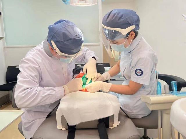 烟台市口腔医院护理部举行"医护四手操作技能比赛"