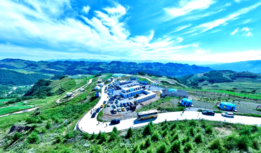 长阳火烧坪:从高山蔬菜到民宿群落,乡村振兴新路径探索