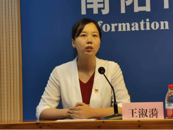 主持人: 王淑漪   中共南阳市委宣传部外宣部副主任