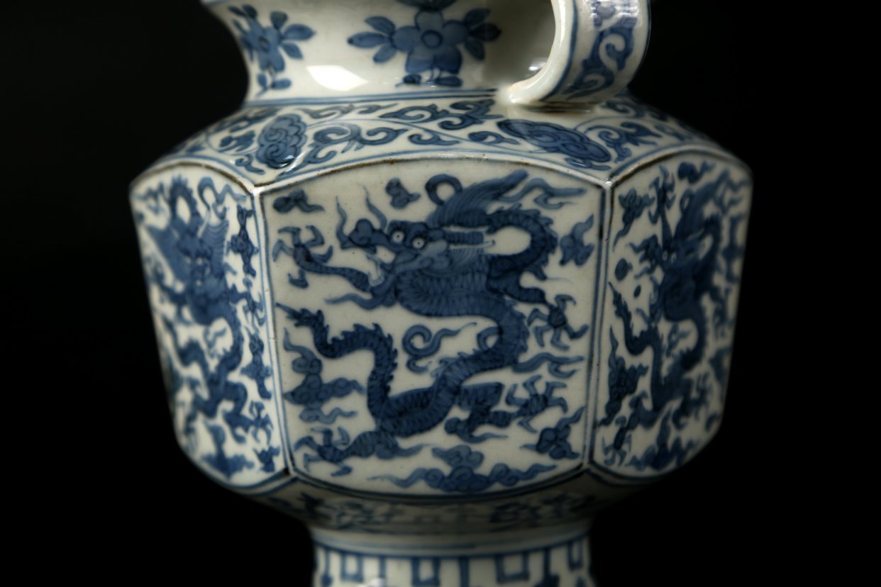 明代隆庆青花双耳六方形香炉