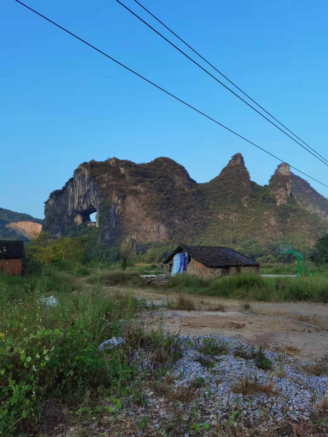 广西钟山县回龙镇西乐川岩村:告别穷乡僻壤,破茧成蝶,璞玉浑金