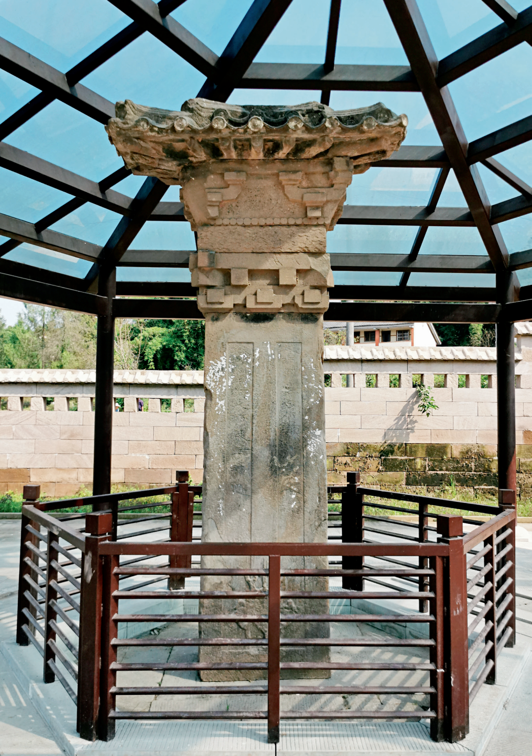 冯焕阙,东汉,高 4.3 米,位于四川渠县.