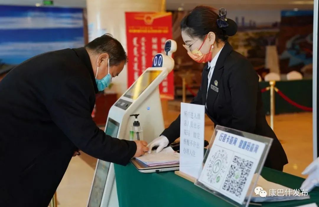 聚焦两会丨参加区二届人大一次会议的代表向大会报到