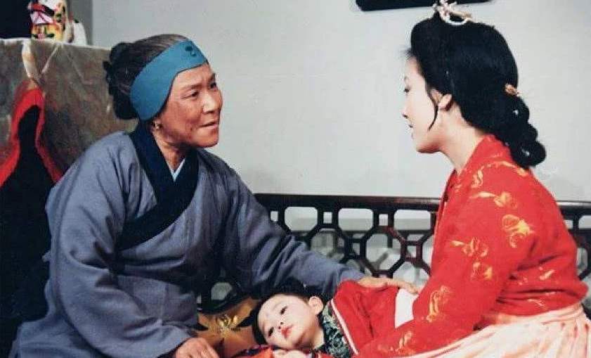 刘姥姥为什么救巧姐儿?《红楼梦》四十二回已给出答案!