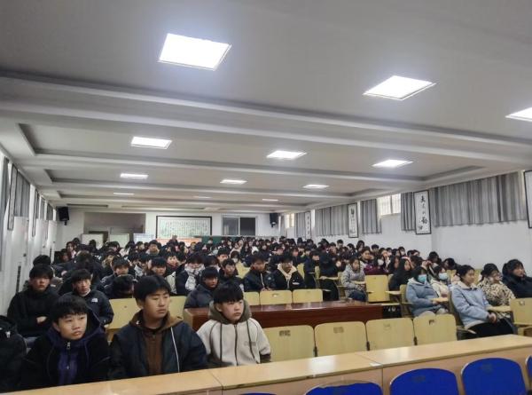 涡阳县闸北学区中心学校举行2023年末安全法治教育讲座