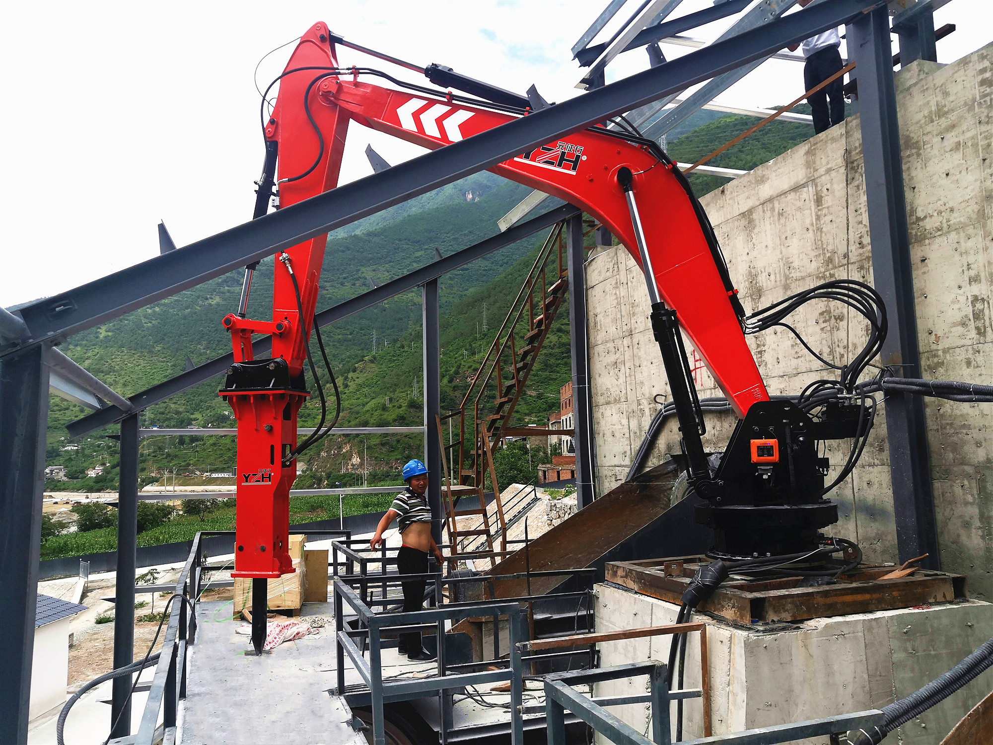 固定式炮锤破碎机械手臂